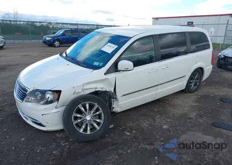 2015 Chrysler Town & Country S z USA, uszkodzony, nr VIN 2C4RC1HG6FR720097